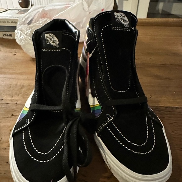 #48 ❤️ BNWT VANS DK8 Hi Rainbow black suede sneakers - Picture 11 of 11